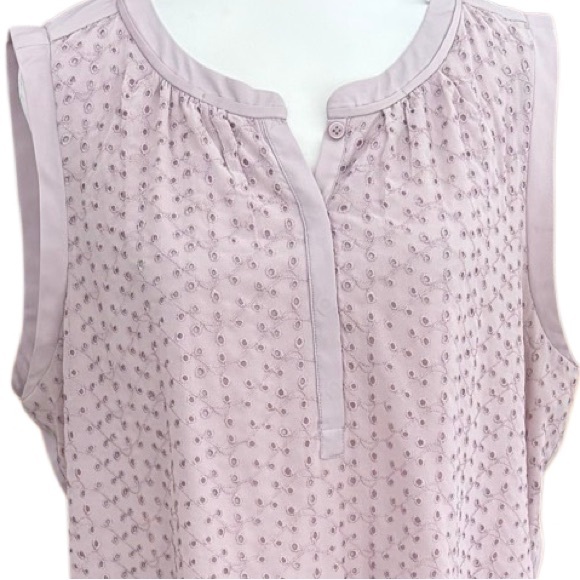 Ann Taylor Lilac Eyelet Button front  Sleeveless Blouse size XL. - Picture 2 of 7